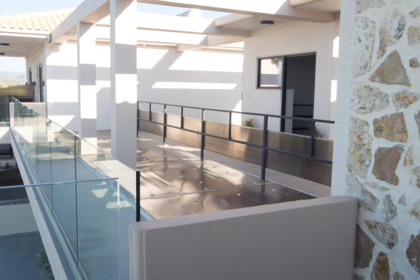 greek villa queen-bee-luxury-villa-sparto-8 spacious bedrooms - ideal for families or large groups- infinity pool- private chef