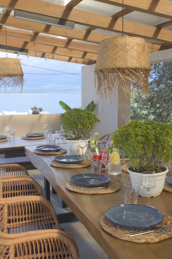 greek villa queen-bee-luxury-villa-sparto--up to 18 guests-spacious bedrooms - ideal for families or large groups-retreats-weddings- infinity pool- jacuzzi-private chef-lefkada-amfilochia-sparto-westerngreece