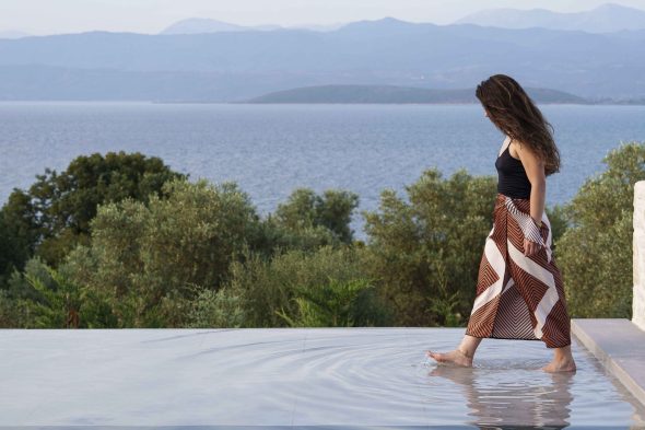 greek villa queen-bee-luxury-villa-sparto--up to 18 guests-spacious bedrooms - ideal for families or large groups-retreats-weddings- infinity pool- jacuzzi-private chef-lefkada-amfilochia-sparto-westerngreece