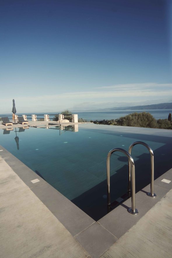 greek villa queen-bee-luxury-villa-sparto--up to 18 guests-spacious bedrooms - ideal for families or large groups-retreats-weddings- infinity pool- jacuzzi-private chef-lefkada-amfilochia-sparto